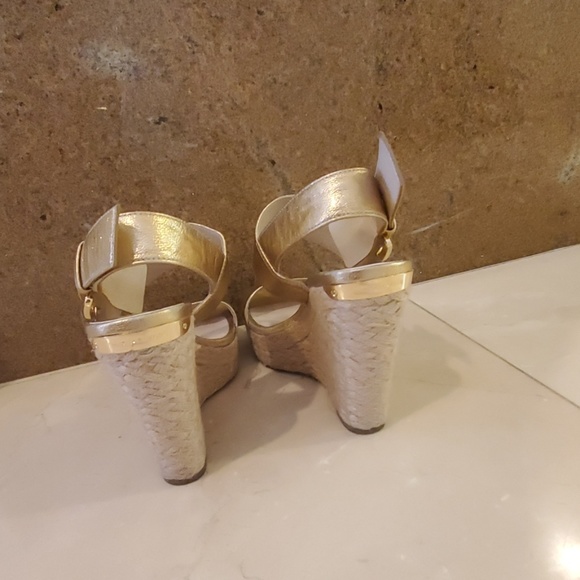Michael Kors Gold Sandals platforms - Picture 3 of 7